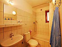 Bathroom in rooms "C" or "D"