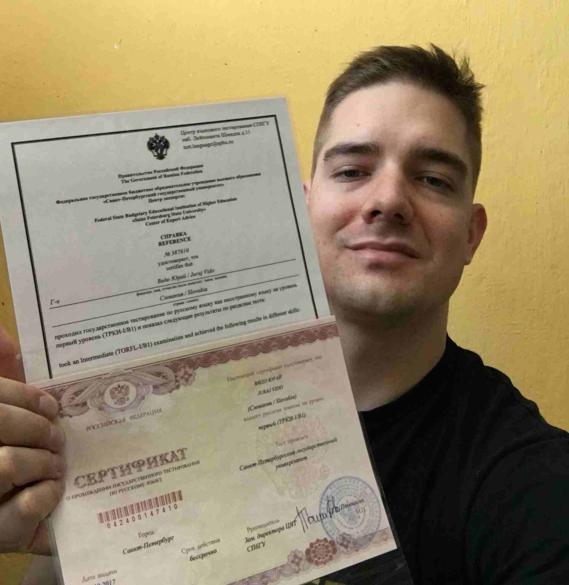 Online študent s certifikátom ruštiny B1